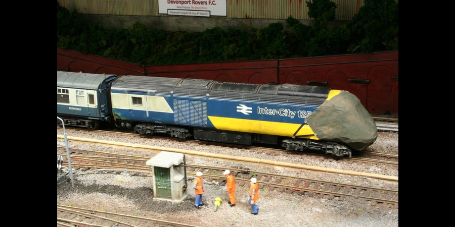 Damaged HST power car.....what you can do when a model hits the floor!!